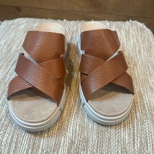 Vionic Uptown Sunset Tan Leather Orthotic Platform Sandals